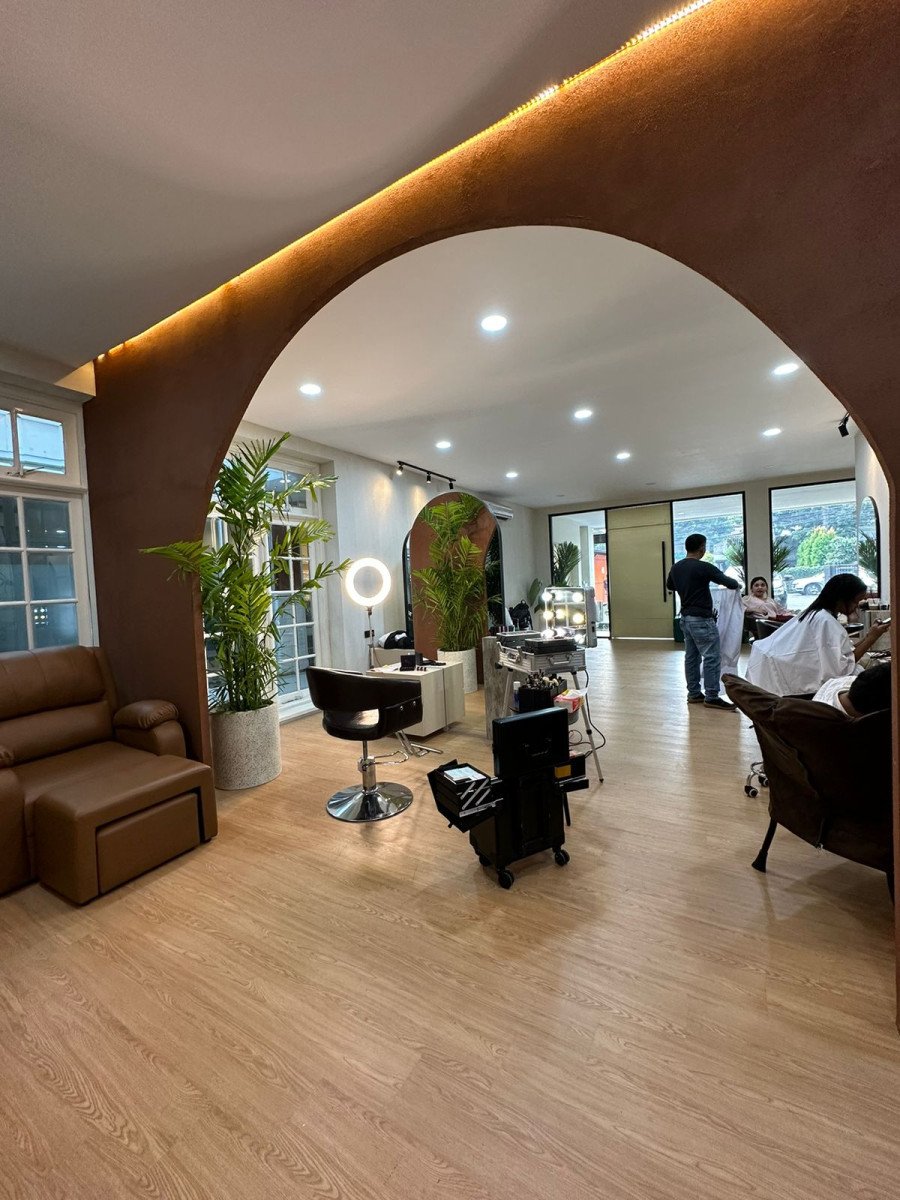 Trio Muhammad Carlos, Bubah Alfian, dan Chalton Ciptadi Soft-Launch Naia Beau Salon 3 4. Naia Beau Indoor Area