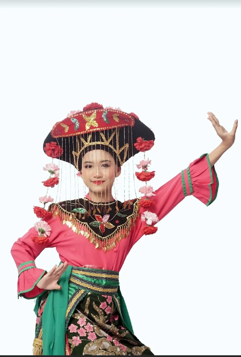 Anindya Pelajar SMPN 127 Jakarta berhasil meraih gelar Best Talent di Ajang Kompetisi Puteri Remaja Indonesia 2023 2 Anindya dengan pakaian tari traditional