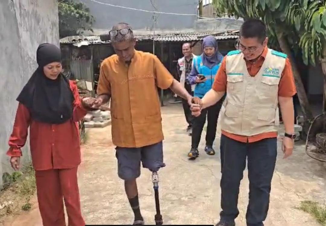 PLN Berikan Kaki Palsu untuk Penyandang Disabilitas