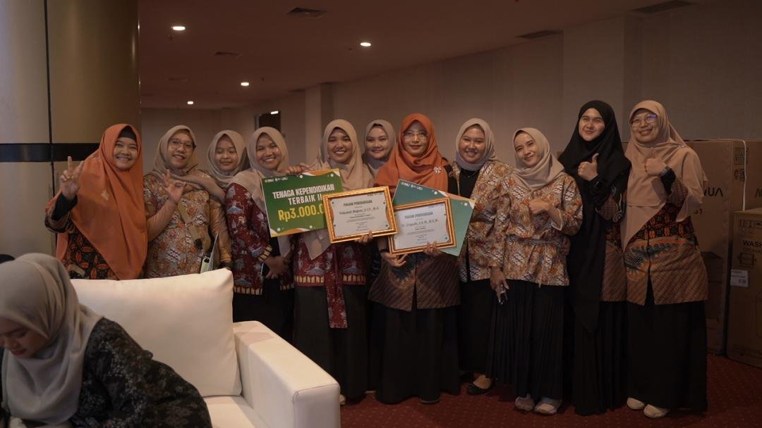FKM UMJ Raih Berbagai Prestasi Memukau dalam UMJ Award 2 Para peserta dari FKM UMJ berhasil mengukir nama di setiap kategori lomba - Foto By UMJ