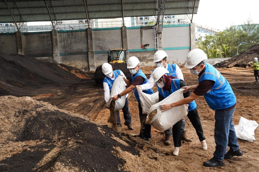 Kirim 6 Ton Sampah Biomassa ke PLTU Lontar, PLN UID Jakarta Raya Dukung Energi Ramah Lingkungan 3 WhatsApp Image 2024 12 03 at 14.03.07 c6687df3