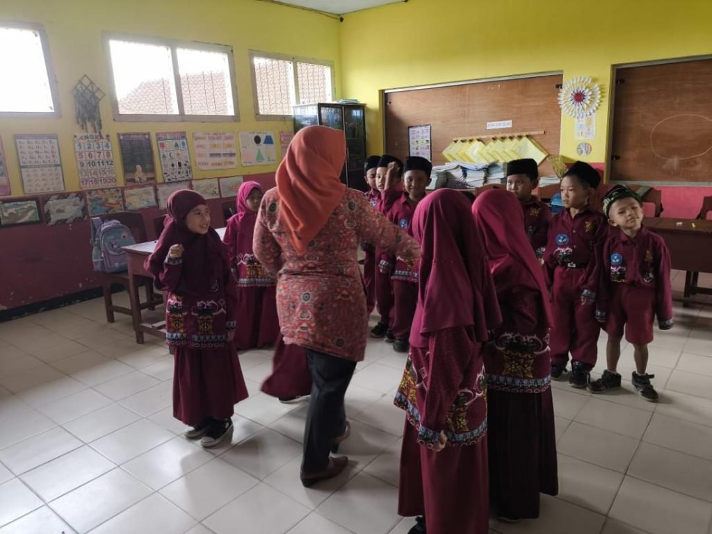 FUNLINGO - APE Demi Tingkatkan Kualitas Pengajaran di SDN Mojokembang 4 IMG 20250117 WA0010