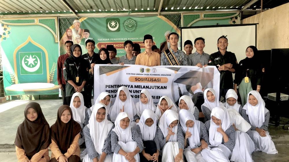 Mahasiswa KKN Unram dan Duta GenRe NTB Sosialisasi Pentingnya Pendidikan di Desa Kumbang 3 3