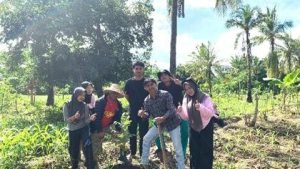 KKN PMD Unram Kembangkan Agroforestri Hortikultura di Lahan Kering Desa Akar-Akar 3 WhatsApp Image 2025 02 05 at 11.46.13