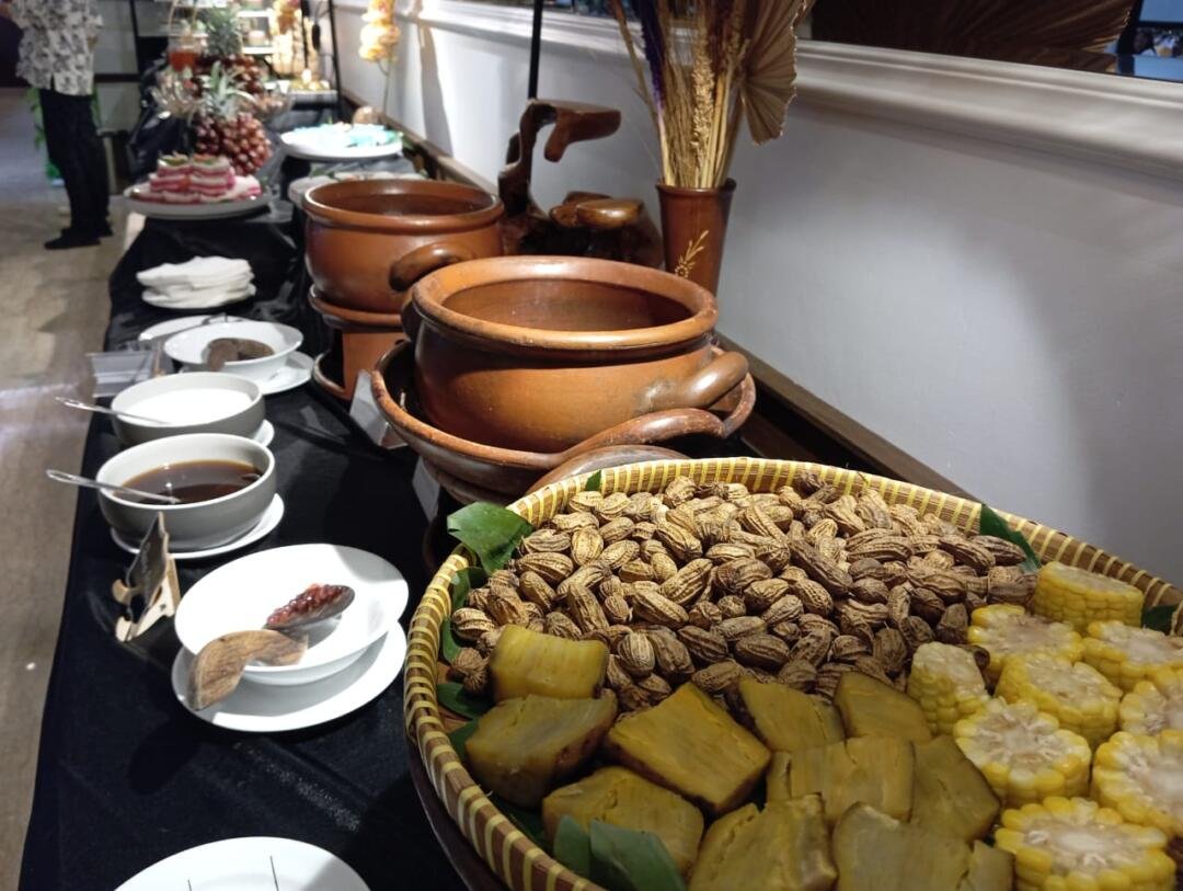 Sajian berbagai jajan pasar tradisional