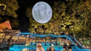 Bulan Buatan yang ikonik di HeHa Forest