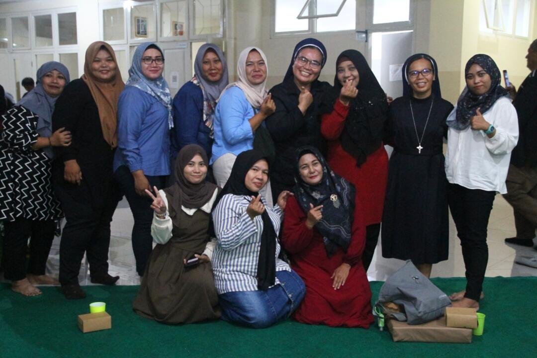 Kebersamaan dan Toleransi dalam Buka Puasa Bersama RW 06 Kelurahan Sawunggaling dan Komunitas Santo Yosef Tarakanita 3 WhatsApp Image 2025 03 17 at 18.54.19 2