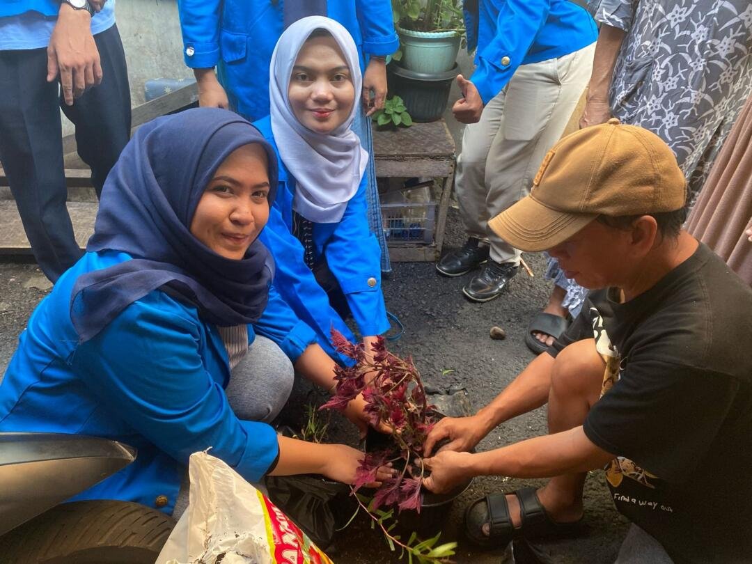 Program Penghijauan dan Pemberdayaan Masyarakat Rw. 002 Kelurahan Tugu Utara Kecamatan Koja Jakarta Utara 3 dokumentasi 3