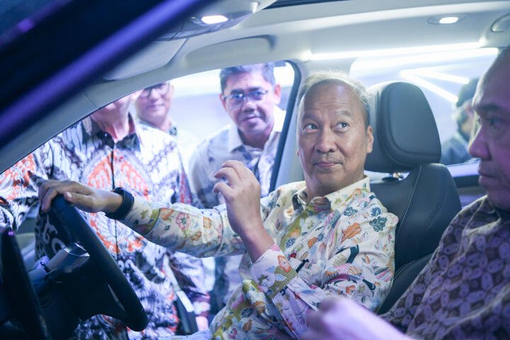 Mobil Listrik Polytron