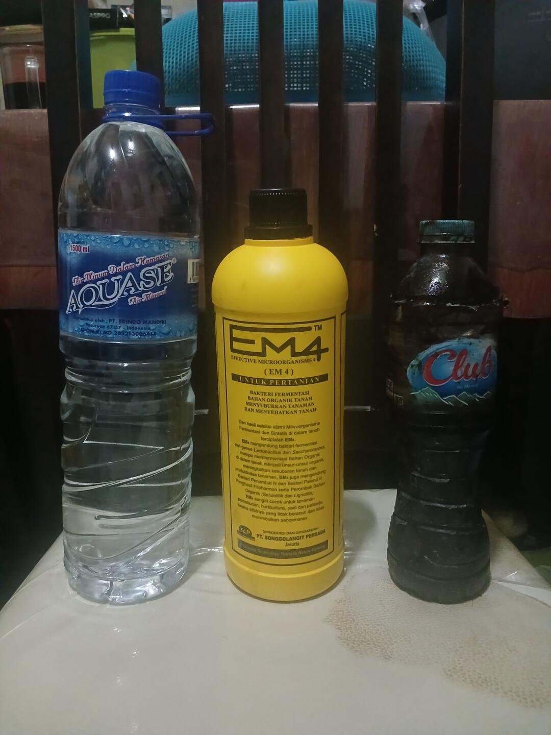 Mahasiswa Teknik Kimia Universitas Pembangunan Nasional "Veteran" Jawa Timur Mengubah Limbah Cangkang Kerang Menjadi Pupuk Organik Cair (POC) di Desa Segoro Tambak:Ramah Lingkungan dan Solusi inovatif untuk lingkungan 2 POC