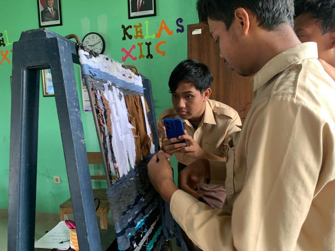 Mahasiswa Ilmu Komunikasi Universitas Tidar Gelar Workshop “Berdaya Bersama” di SLB Negeri Kota Magelang 2 WhatsApp Image 2025 05 24 at 08.02.15 1