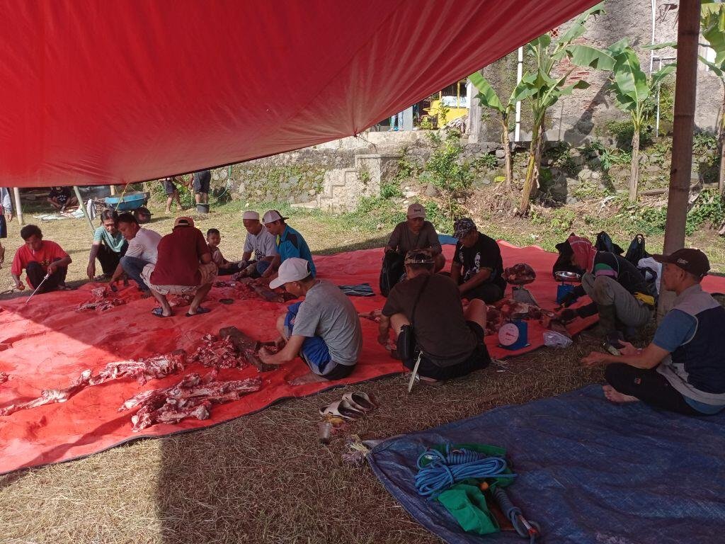 Warga Griya Sawati Indah, Tunjukan Solidaritas dan Kebersamaan Pada Momen Idul Adha 1446 H 2 IMG20250606091639