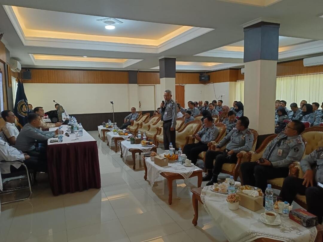 Bapas Nusakambangan Ikuti Sosialisasi KUHP Baru: Fokus pada Pidana Pengawasan dan Kerja Sosial 4 WhatsApp Image 2025 06 12 at 14.01.30 1